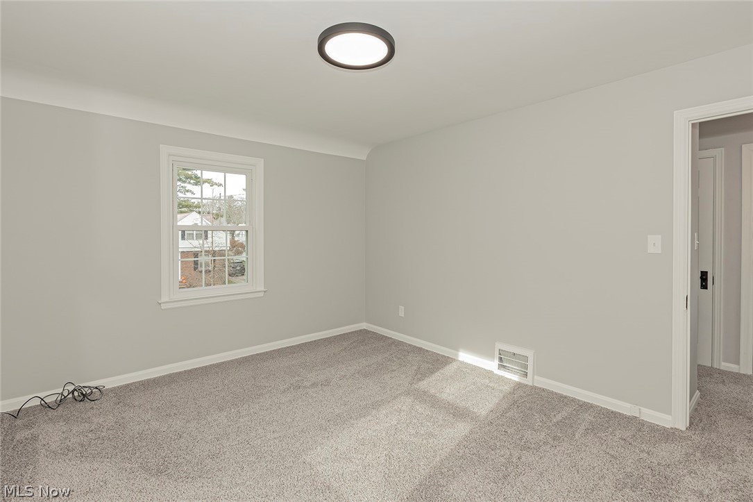 1117 Argonne Road Cleveland, OH 44121 - Photo 17 of 34