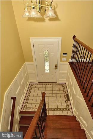 204 Estate Road Reisterstown, MD 21136 - Photo 2 of 30 Foyer