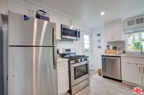$3,150,000 | 403 Brooks Avenue, Venice, CA 90291