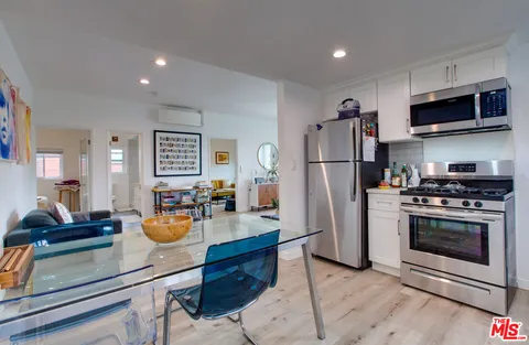 $3,150,000 | 403 Brooks Avenue, Venice, CA 90291