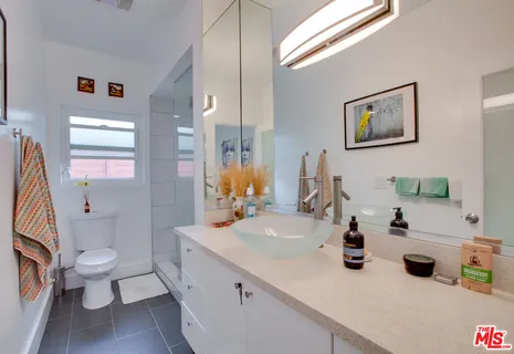$3,150,000 | 403 Brooks Avenue, Venice, CA 90291