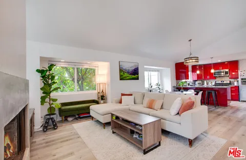 $3,150,000 | 403 Brooks Avenue, Venice, CA 90291