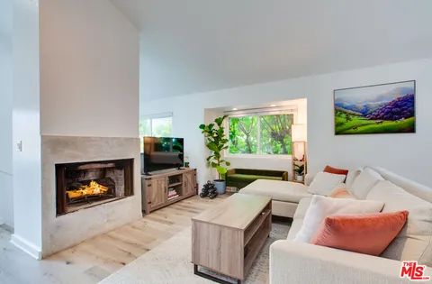 $3,150,000 | 403 Brooks Avenue, Venice, CA 90291