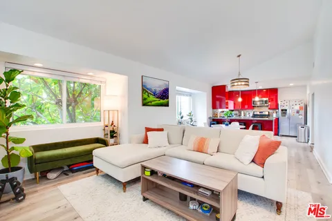 $3,150,000 | 403 Brooks Avenue, Venice, CA 90291