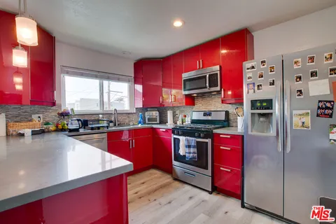 $3,150,000 | 403 Brooks Avenue, Venice, CA 90291