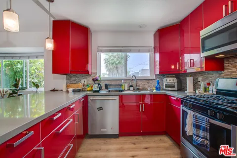 $3,150,000 | 403 Brooks Avenue, Venice, CA 90291