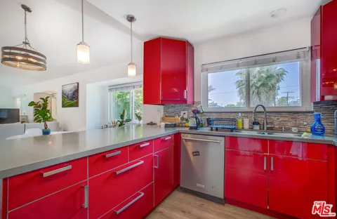 $3,150,000 | 403 Brooks Avenue, Venice, CA 90291
