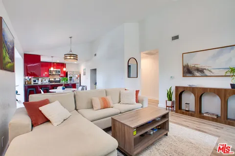 $3,150,000 | 403 Brooks Avenue, Venice, CA 90291