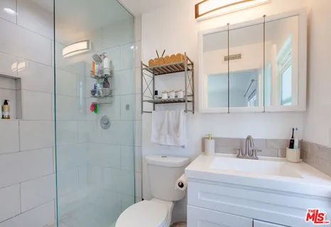 $3,150,000 | 403 Brooks Avenue, Venice, CA 90291