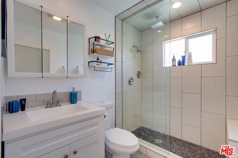 $3,150,000 | 403 Brooks Avenue, Venice, CA 90291
