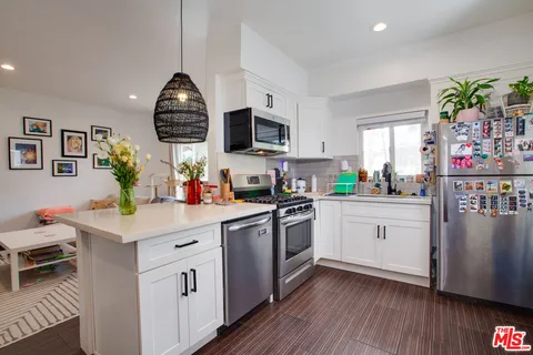 $3,150,000 | 403 Brooks Avenue, Venice, CA 90291