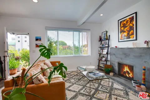 $3,150,000 | 403 Brooks Avenue, Venice, CA 90291