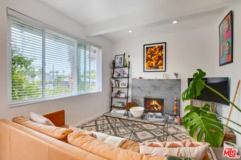 $3,150,000 | 403 Brooks Avenue, Venice, CA 90291