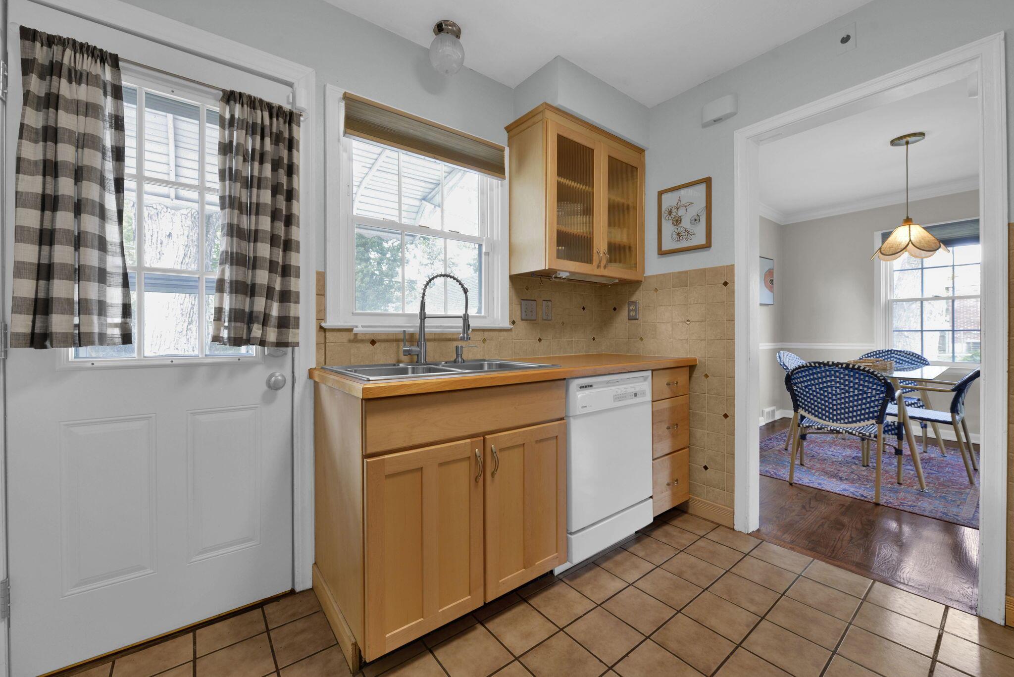 247 South James Road Columbus, OH 43213 - Photo 10 of 28 9-web-or-mls-247-s-james-rd