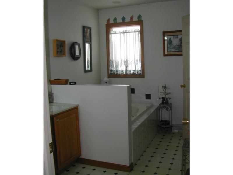 4327 Partell Street Butler, PA 16001 - Photo 9 of 22 Master Bath/Spa.
