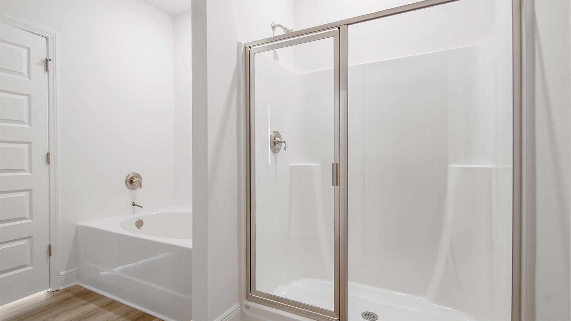 50 Foxtrail Run Freeport, FL 32439 - Photo 12 of 17 a bathroom with a bathtub