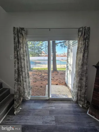 a view of livingroom with furniture