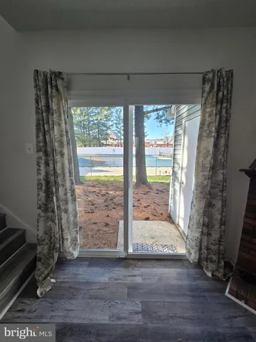 a view of livingroom with furniture