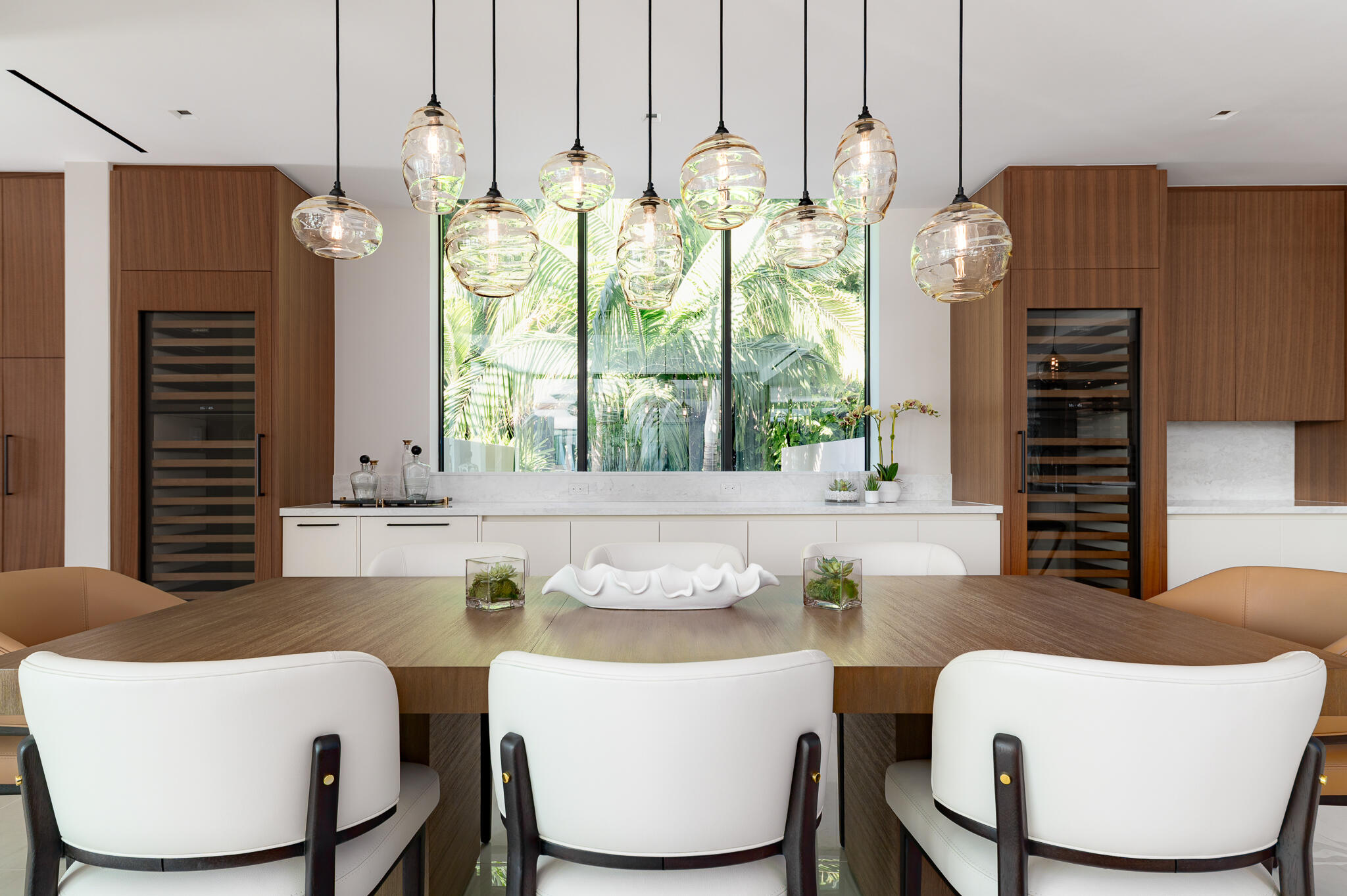 488 South Beach Road Jupiter Island, FL 33455 - Photo 17 of 54 a dining room with furniture a chandelier and window