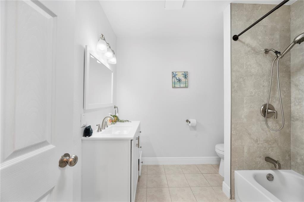 2214 Nottingham Road Lakeland, FL 33803 - Photo 21 of 40 a bathroom with a tub sink and mirror