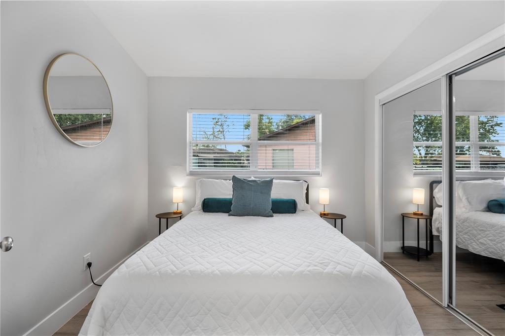 2214 Nottingham Road Lakeland, FL 33803 - Photo 27 of 40 a bedroom with a bed and a large window