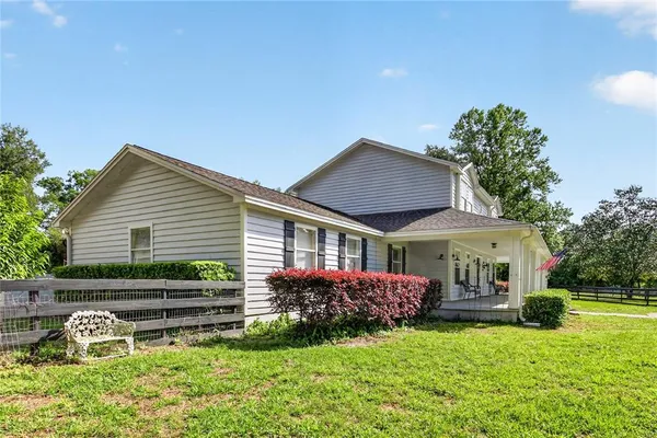 a view of house with a yard