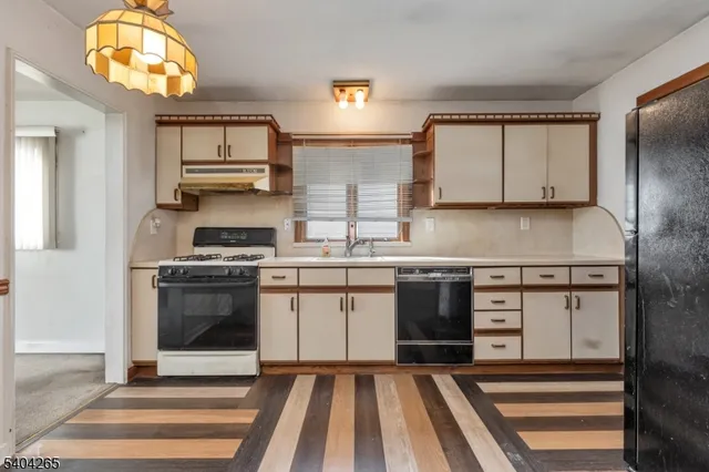 $399,900 | 399 Richard Way, North Plainfield, NJ 07060