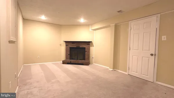 $2,500 | 13566 Bentley Circle, Woodbridge, VA 22192