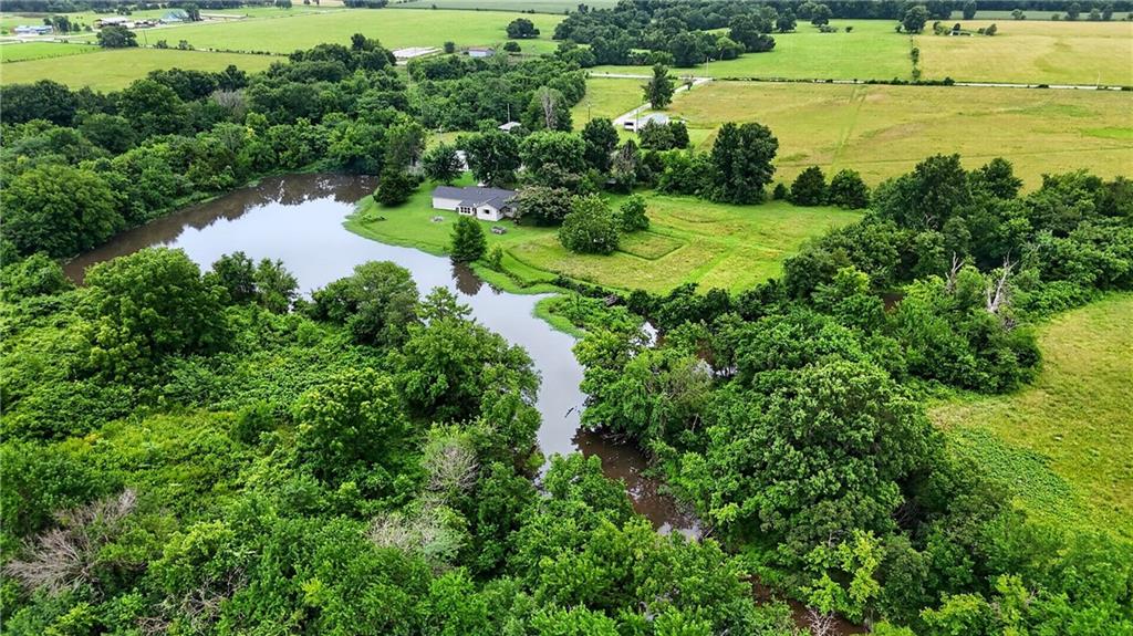 4713 Southeast Lostine Road Columbus, KS 66725 - Photo 2 of 56
