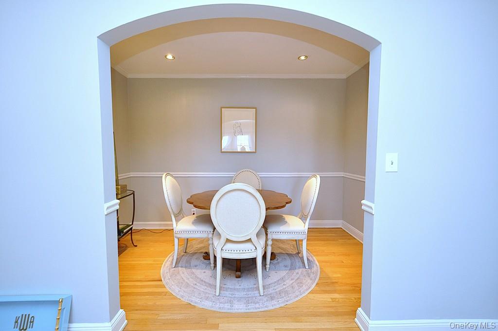253 Garth Road, Unit 6J Scarsdale, NY 10583 - Photo 11 of 41 The dining room has an arched opening to the living room, chair rail and recessed lighting. The dining room is approx. 12'- 7'.