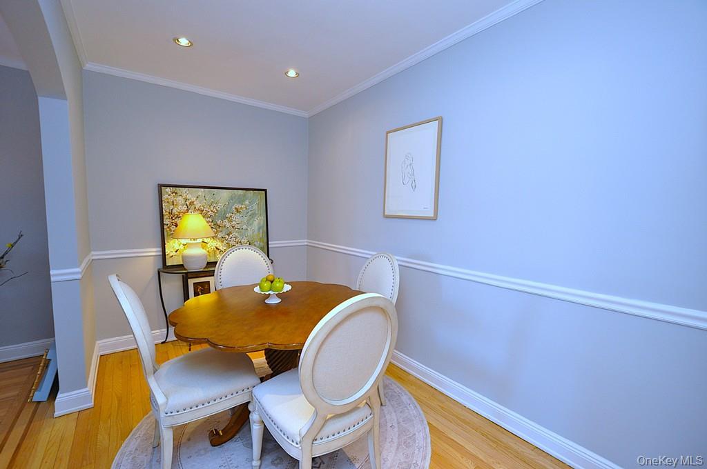 253 Garth Road, Unit 6J Scarsdale, NY 10583 - Photo 12 of 41 The dining room has an arched opening to the living room, chair rail and recessed lighting. The dining room is approx. 12'- 7'.