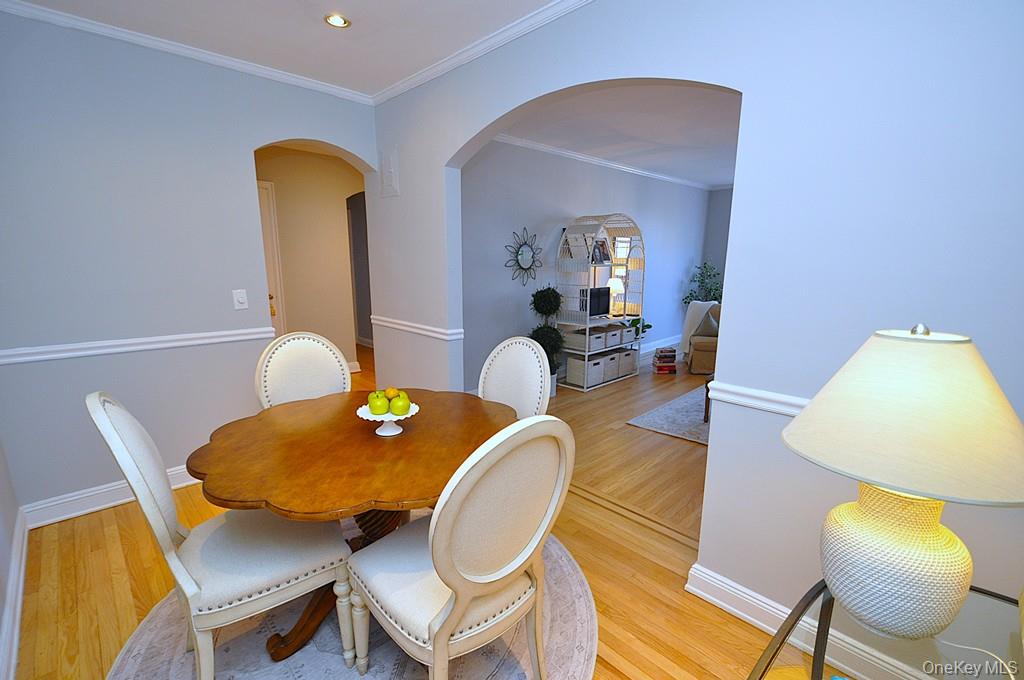 253 Garth Road, Unit 6J Scarsdale, NY 10583 - Photo 14 of 41 The dining room has an arched opening to the living room, chair rail and recessed lighting. The dining room is approx. 12'- 7'.