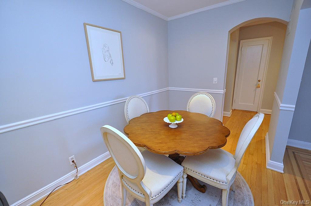 253 Garth Road, Unit 6J Scarsdale, NY 10583 - Photo 15 of 41 The dining room has an arched opening to the living room, chair rail and recessed lighting. The dining room is approx. 12'- 7'.