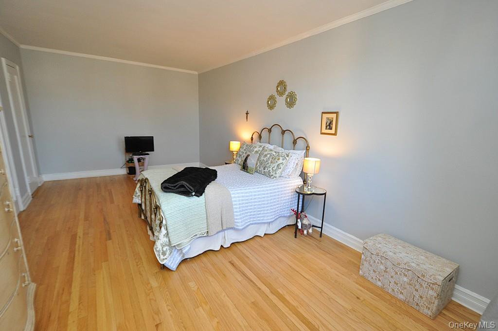 253 Garth Road, Unit 6J Scarsdale, NY 10583 - Photo 18 of 41 The oversized bedroom has stunning hardwood floors, can accommodate a king size bed, dresser, night stands and a comfy chair. The room is approx 202'-2" x 11'-3".