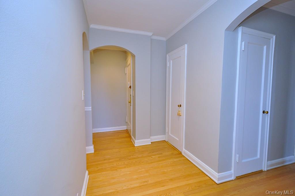 253 Garth Road, Unit 6J Scarsdale, NY 10583 - Photo 22 of 41 Entry foyer provides extra privacy from the outside and has two large closets