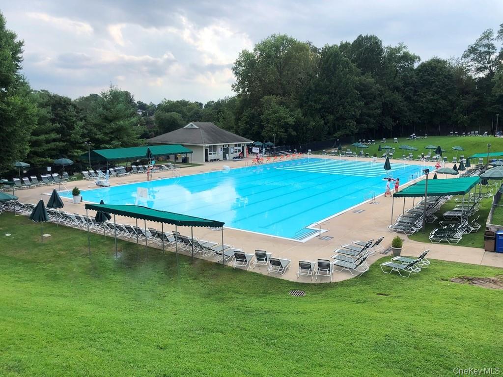 253 Garth Road, Unit 6J Scarsdale, NY 10583 - Photo 40 of 41 As a resident you are entitled to join the Town’s Lake Isle Park, that features a Par 70, 18 hole golf course, 8 Tennis courts and 5 swimming pools including a 50 meter Olympic Pool with eight racing lanes.