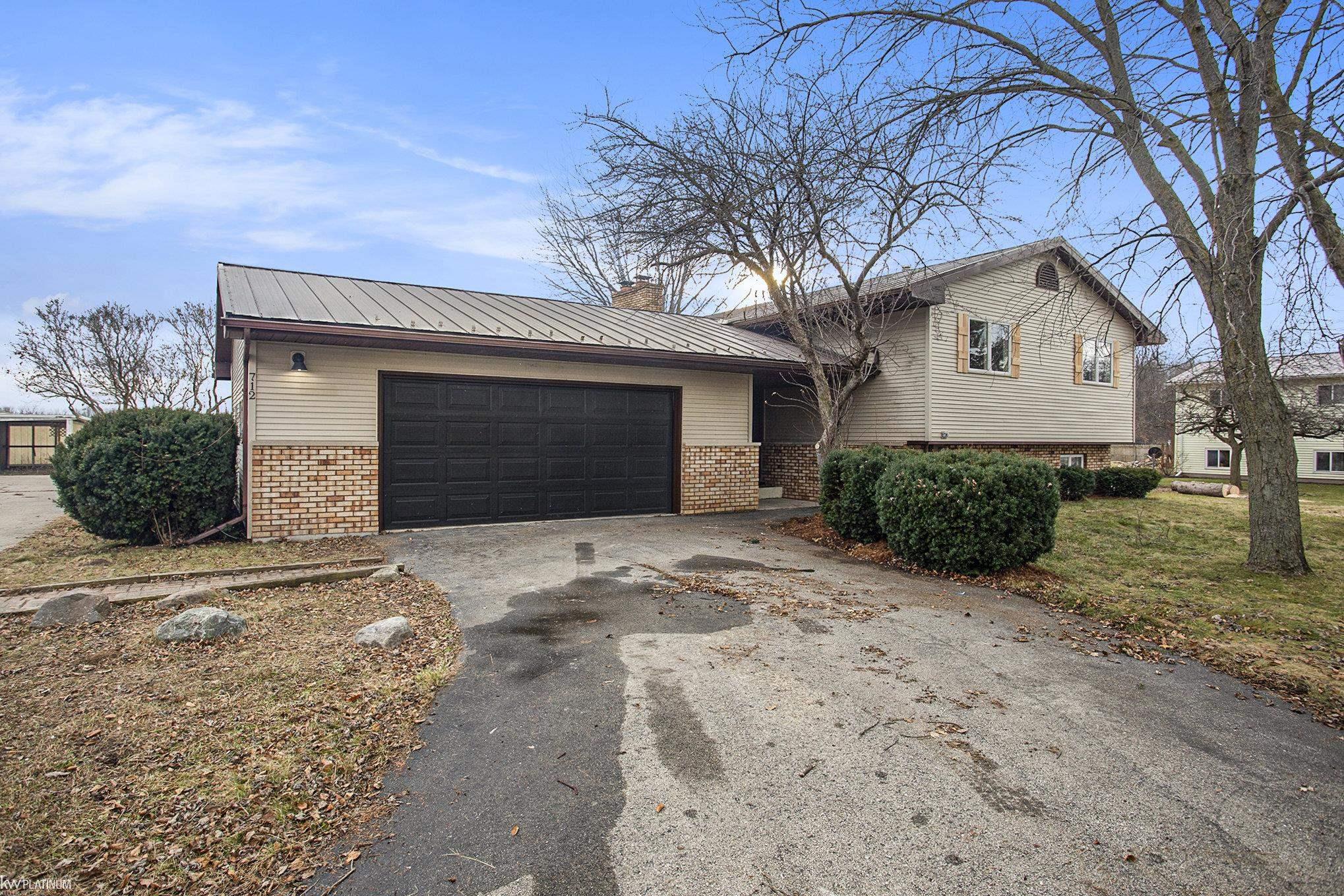 712 Wetters Road Kawkawlin, MI 48631 - Photo 2 of 39 50129379-6956c8bd-b9f2-43b1-800e-a6236ad07203.JPG