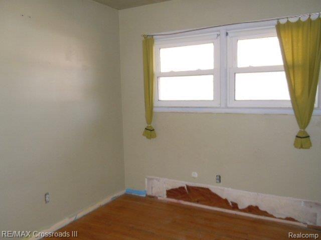 47020 Harris Road Belleville, MI 48111 - Photo 7 of 11 BEDROOM 2.jpg