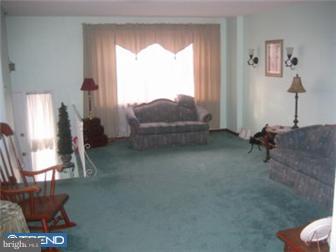 4229 Greenmount Road Philadelphia, PA 19154 - Photo 3 of 12 Living Room