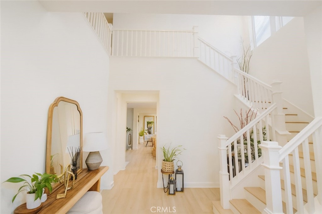 279 Barnes Road Tustin, CA 92782 - Photo 8 of 31 a view of entryway with livingroom