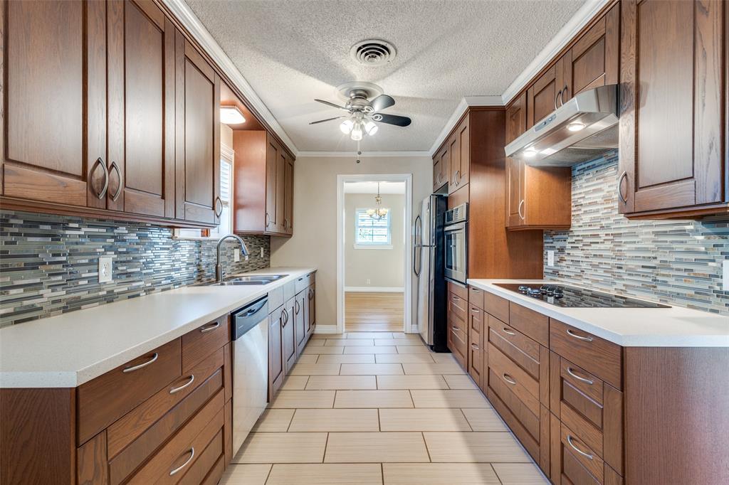 433 Fulton Street Denton, TX 76201 - Photo 10 of 25 a large kitchen with stainless steel appliances granite countertop a large stove top oven and cabinets
