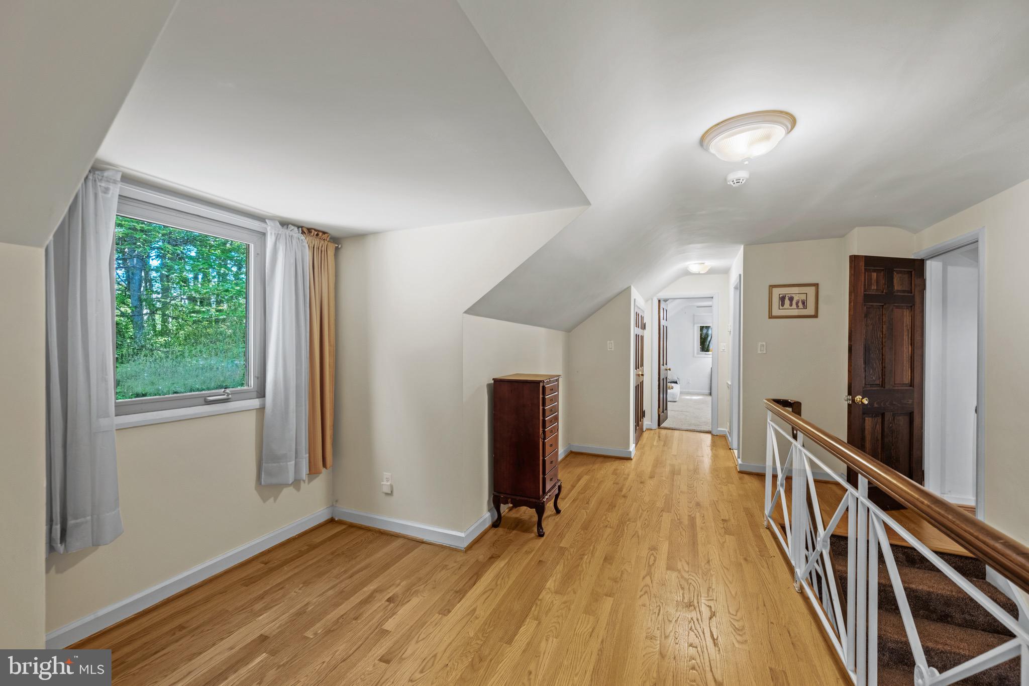 717 Hillen Road Baltimore, MD 21286 - Photo 33 of 61 Upper level hallway