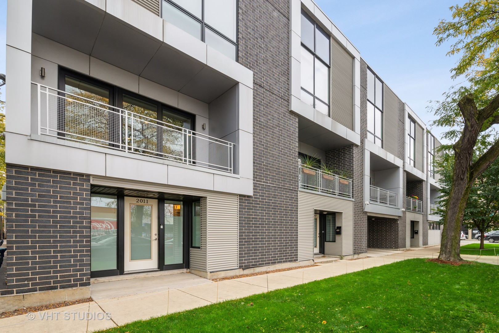 2011 North Albany Avenue, Unit 2000 Chicago, IL 60647 - Photo 2 of 34