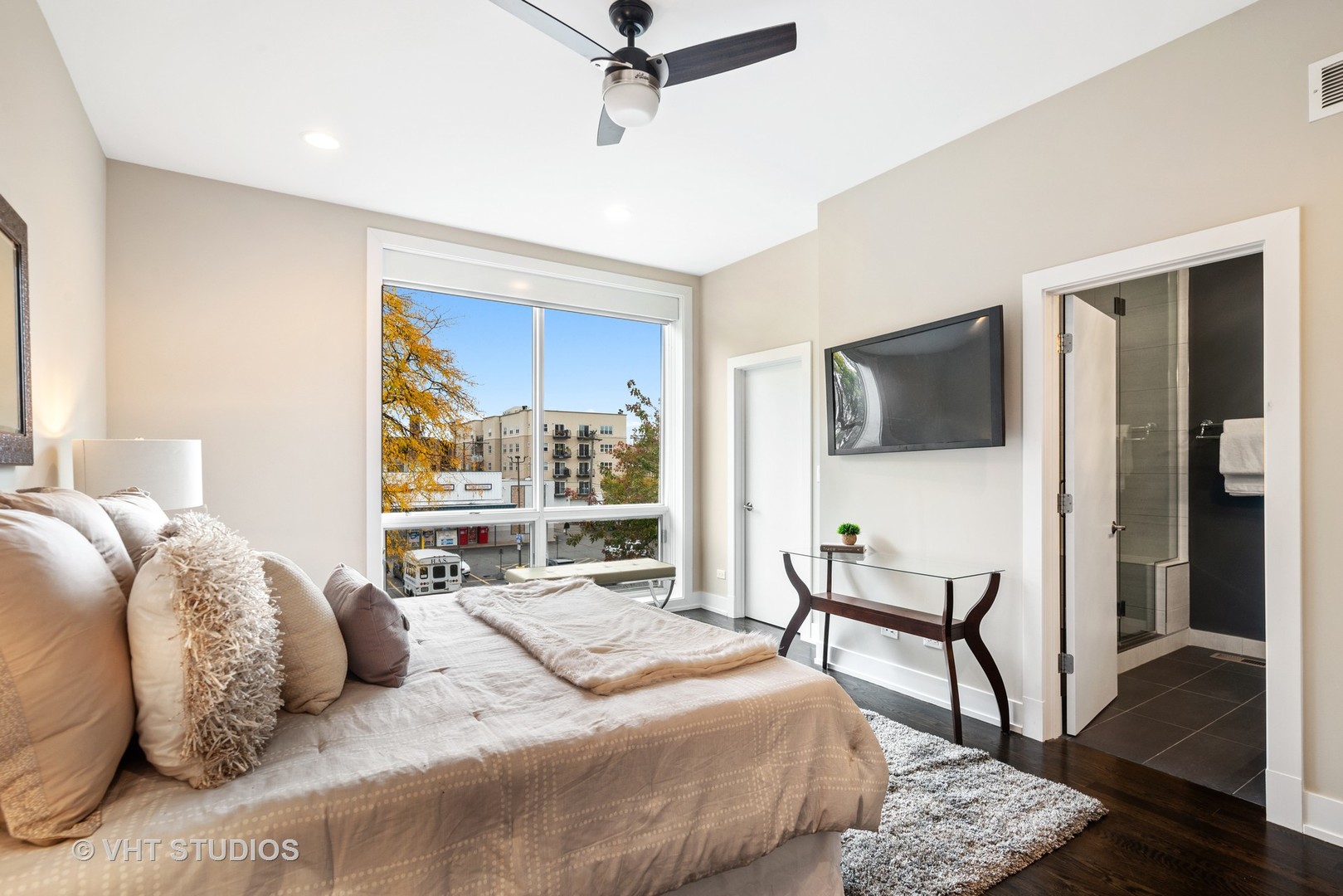 2011 North Albany Avenue, Unit 2000 Chicago, IL 60647 - Photo 17 of 34