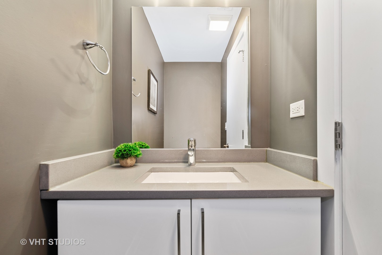 2011 North Albany Avenue, Unit 2000 Chicago, IL 60647 - Photo 21 of 34