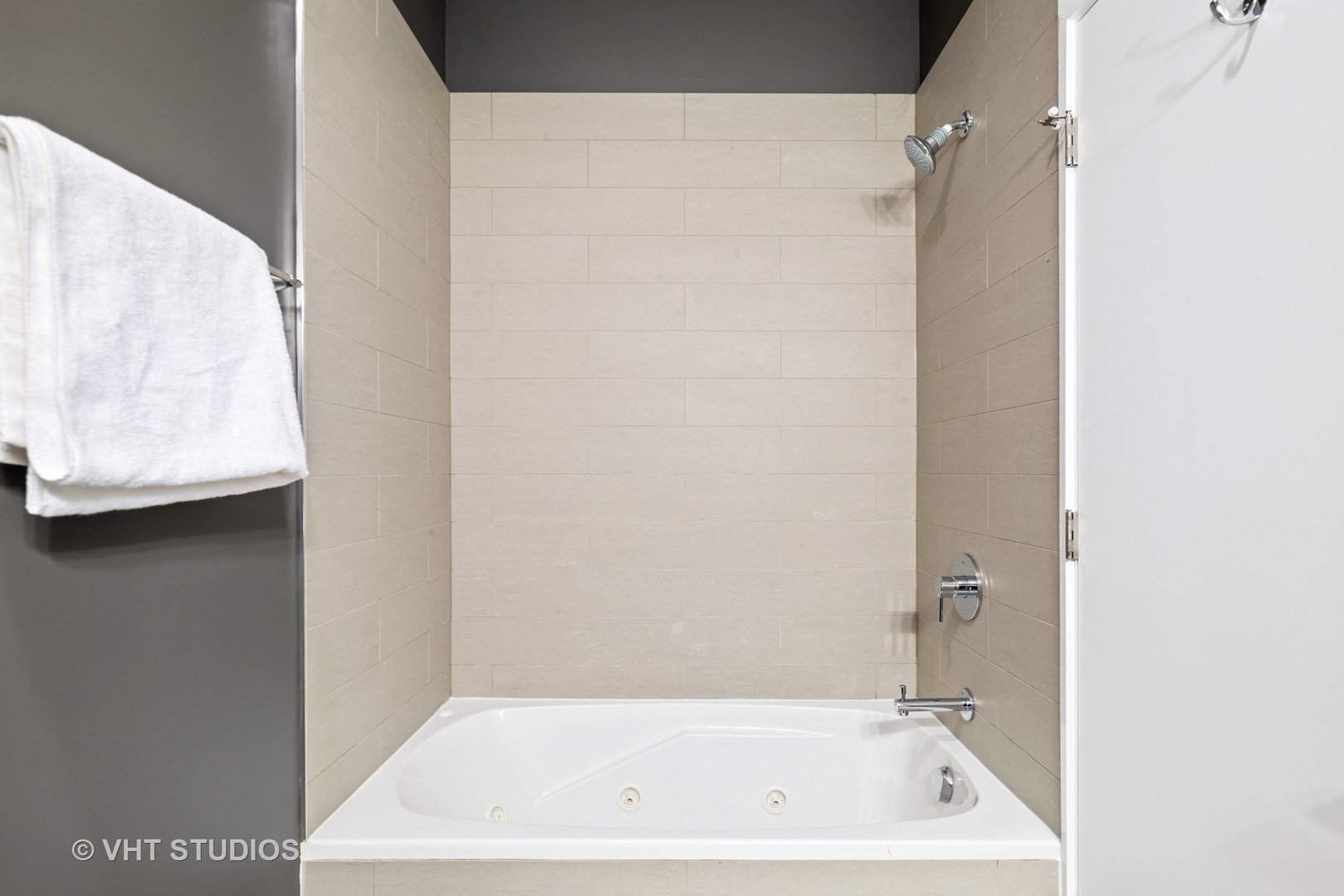 2011 North Albany Avenue, Unit 2000 Chicago, IL 60647 - Photo 23 of 34