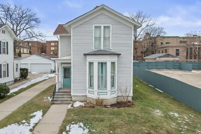 $199,900 | 718 Lake Avenue, Racine, WI 53403