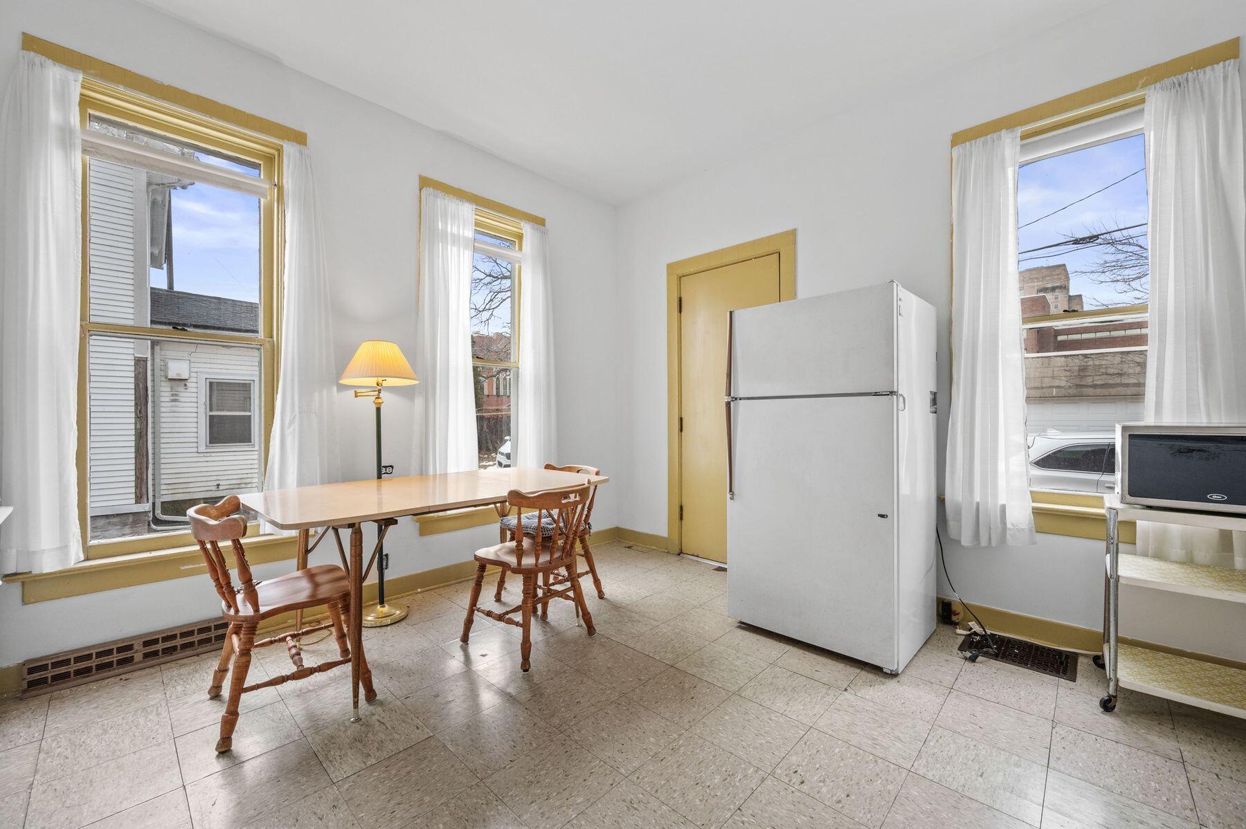 718 Lake Avenue Racine, WI 53403 - Photo 13 of 31 Kitchen