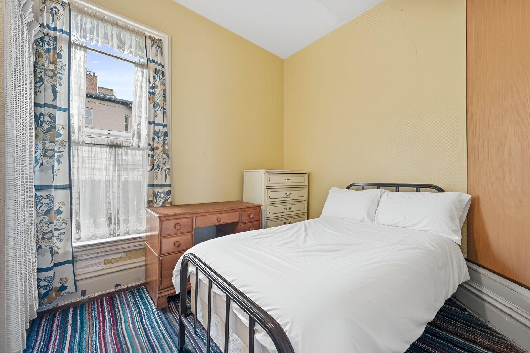 718 Lake Avenue Racine, WI 53403 - Photo 15 of 31 Main Floor Bedroom