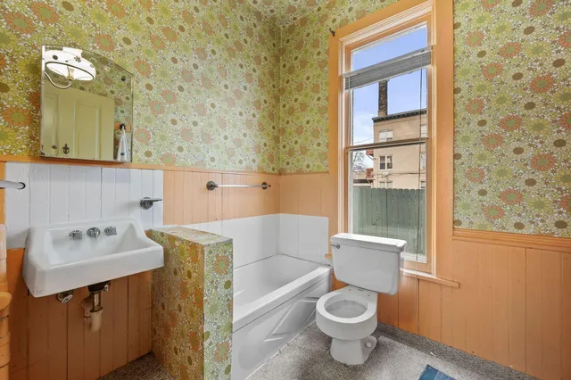 $199,900 | 718 Lake Avenue, Racine, WI 53403